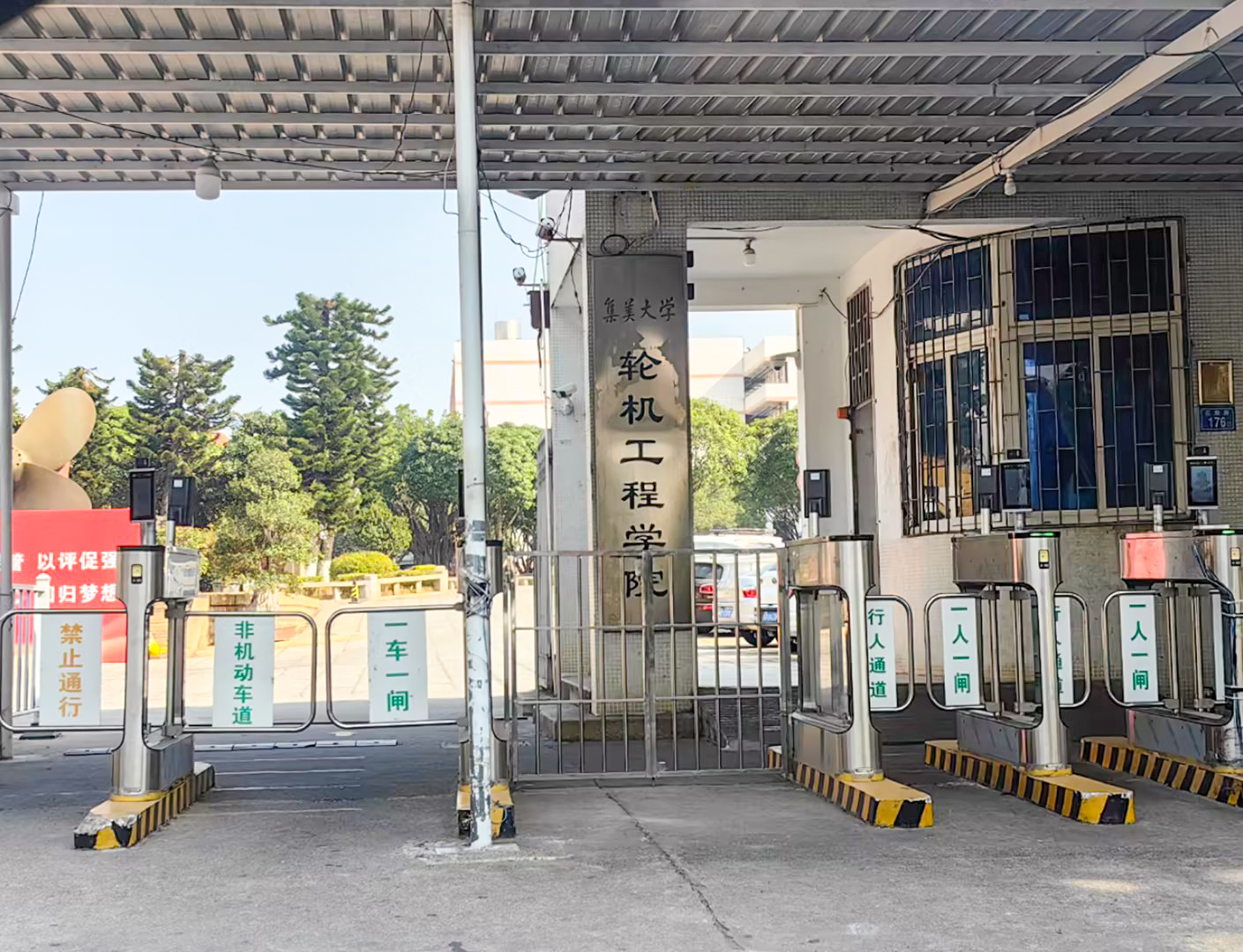 大门口.jpg 大门口.jpg